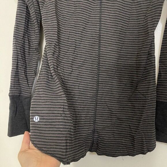 LULULEMON gray stripe long sleeve thermal shirt size 4 - Picture 4 of 4